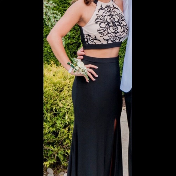 Prom dress - Picture 1 of 2